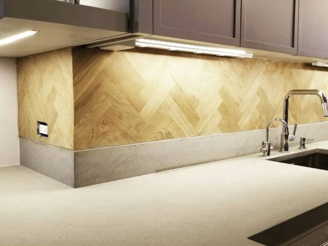 https://www.dreamfloorsny.com/wp-content/uploads/2018/10/kitchen_wood-backsplash-6-640x480.jpeg